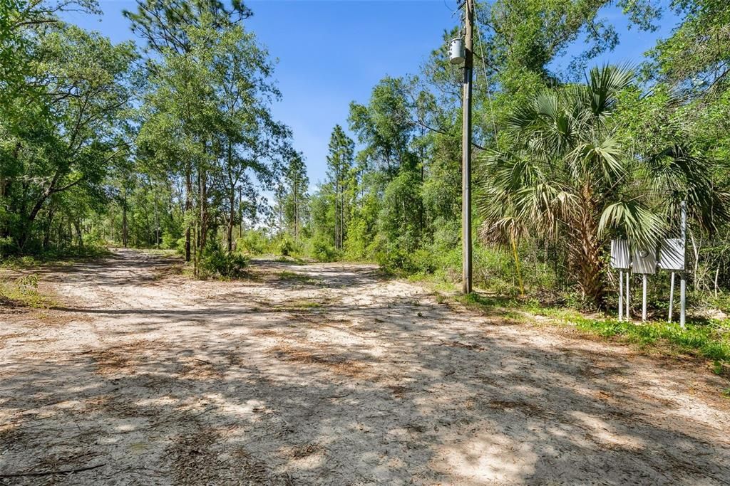 待售: $1,399,000 (42.00 acres)