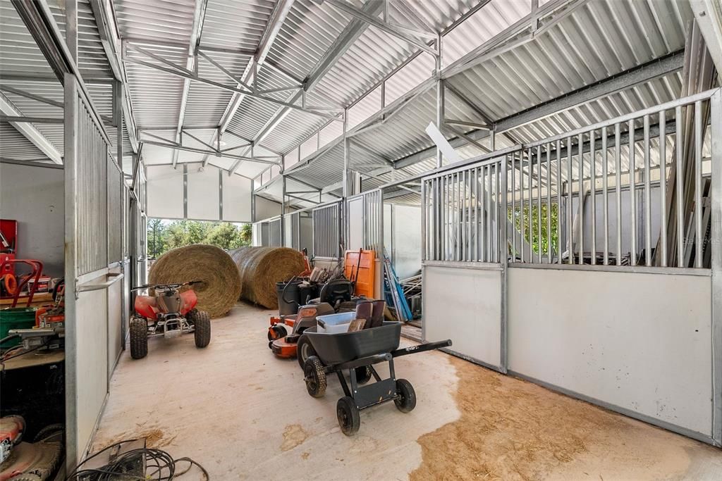待售: $1,399,000 (42.00 acres)