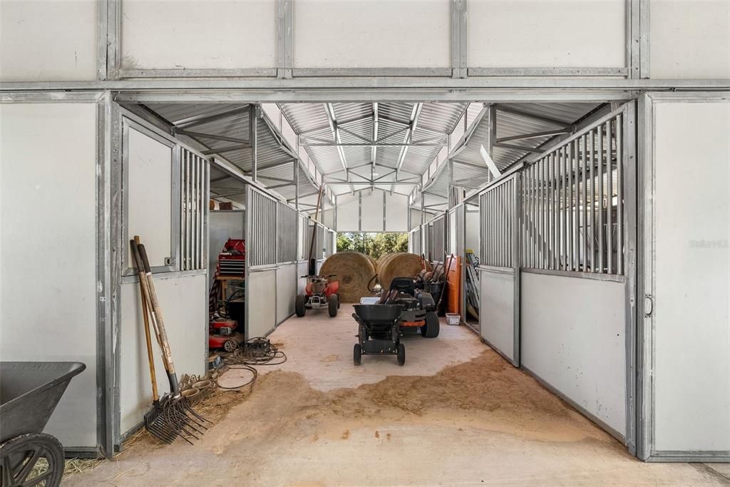 待售: $1,399,000 (42.00 acres)