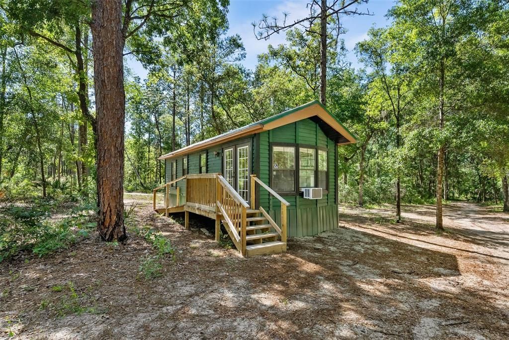 待售: $1,399,000 (42.00 acres)