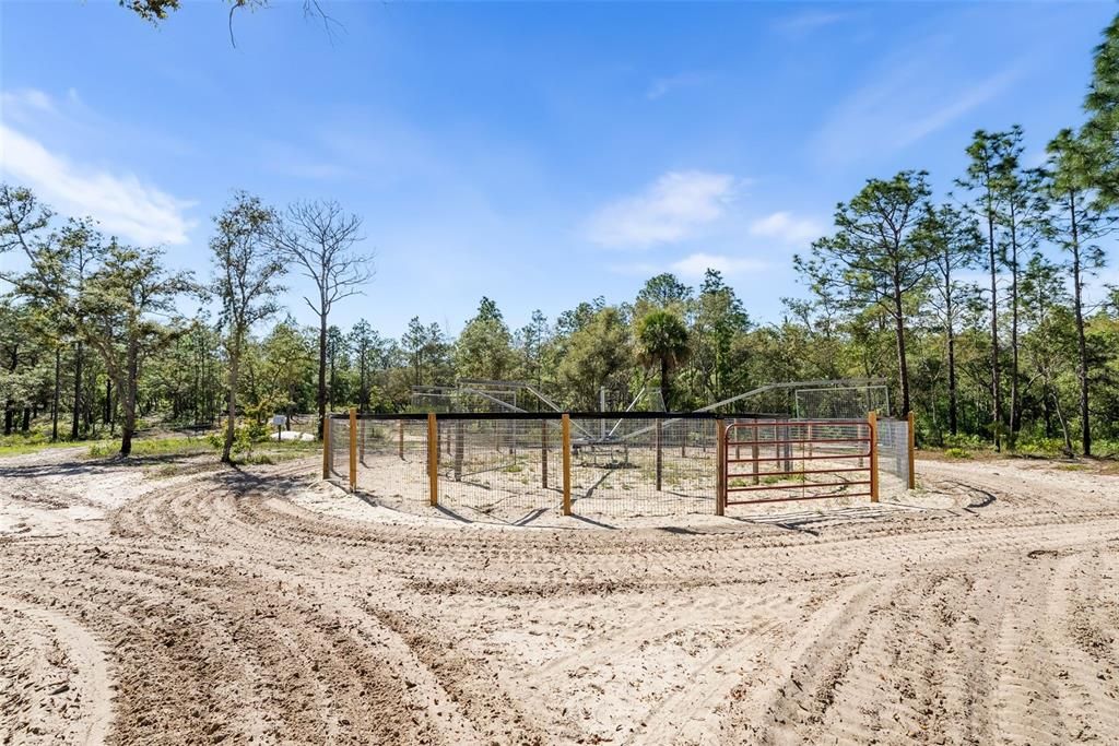 待售: $1,399,000 (42.00 acres)
