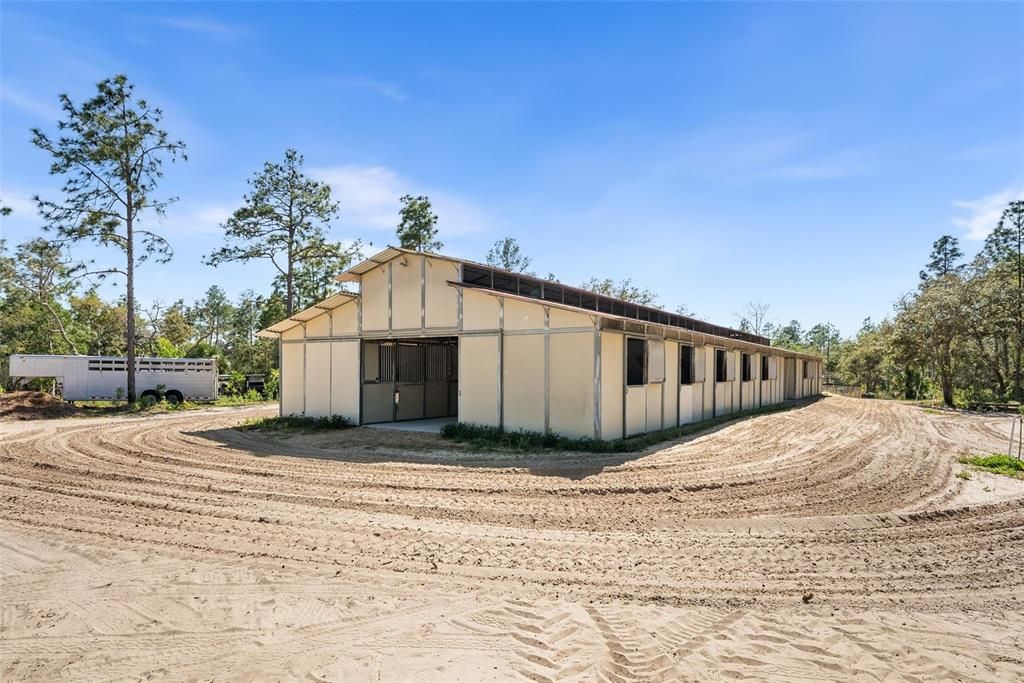 待售: $1,399,000 (42.00 acres)