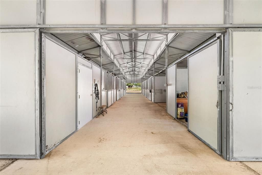 待售: $1,399,000 (42.00 acres)