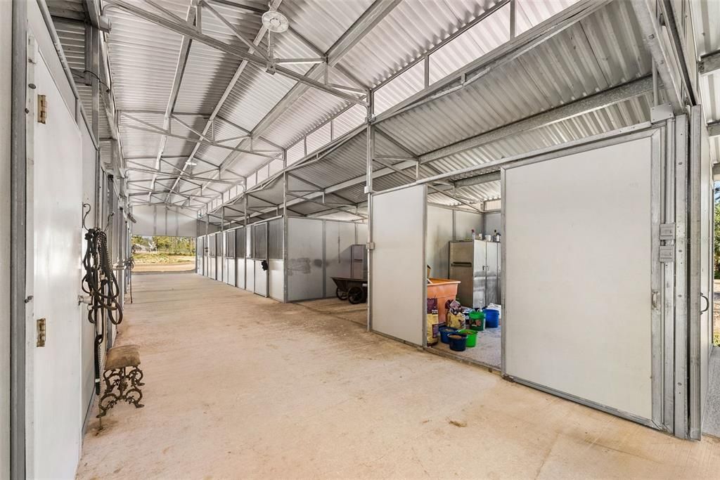 待售: $1,399,000 (42.00 acres)