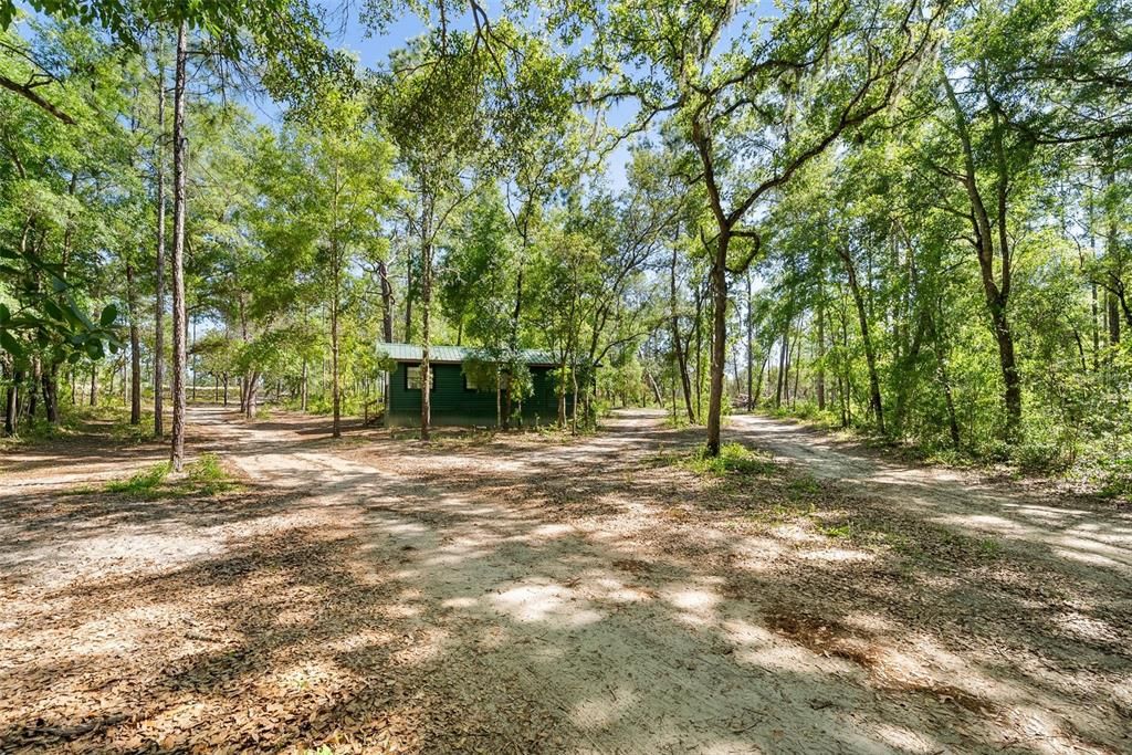 待售: $1,399,000 (42.00 acres)