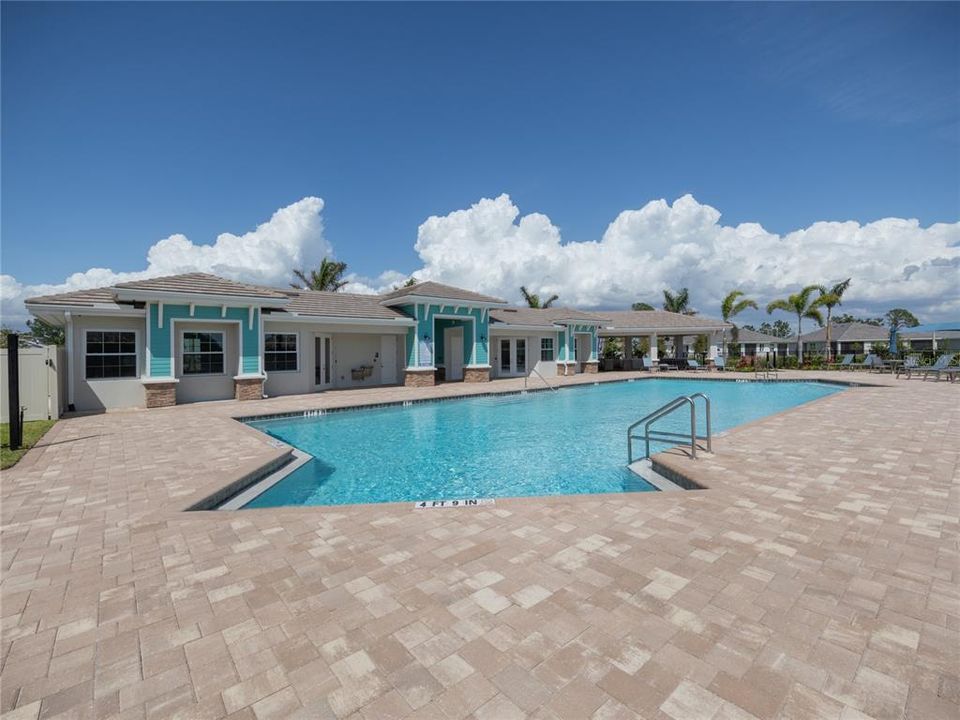 Active With Contract: $364,900 (2 beds, 2 baths, 1496 Square Feet)