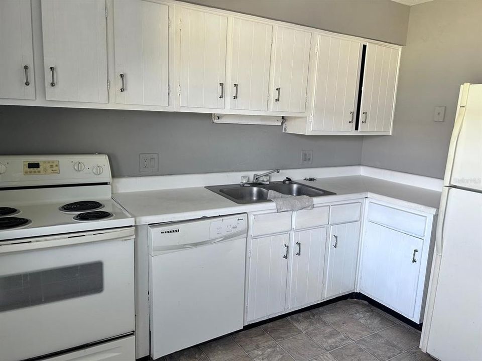 For Rent: $1,100 (1 beds, 1 baths, 630 Square Feet)