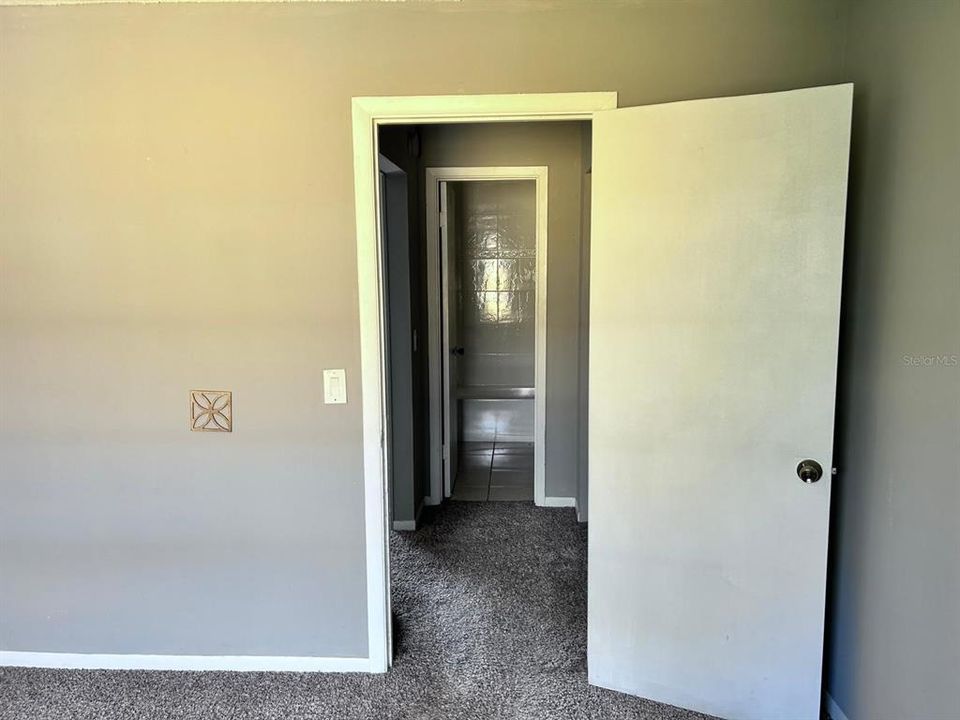 For Rent: $1,100 (1 beds, 1 baths, 630 Square Feet)
