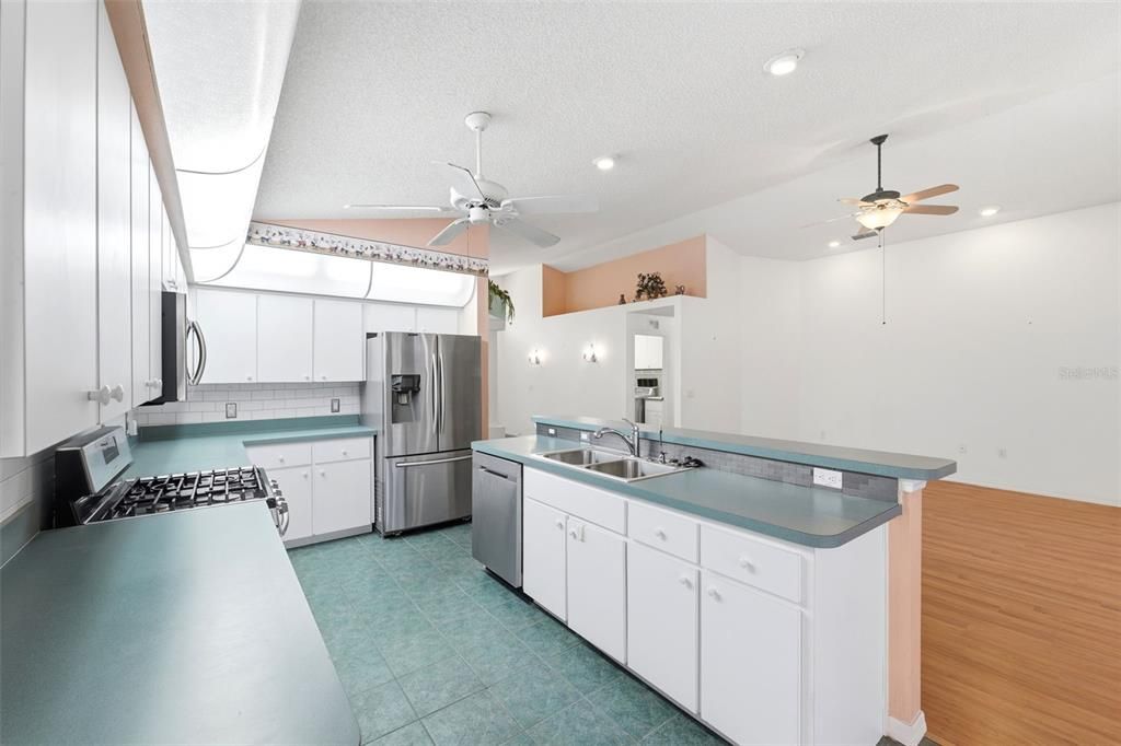 En Venta: $210,000 (3 camas, 2 baños, 1971 Pies cuadrados)