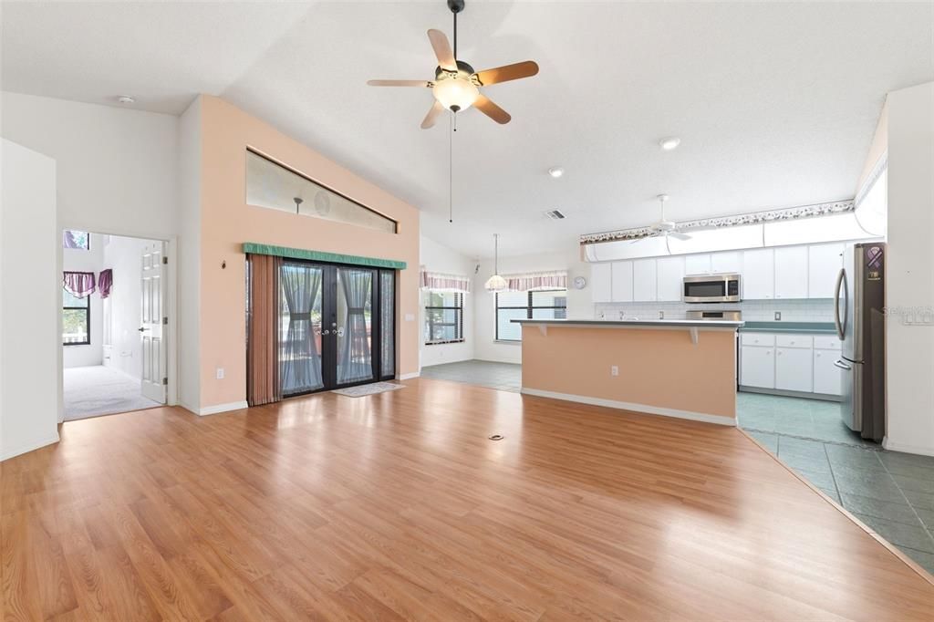 En Venta: $210,000 (3 camas, 2 baños, 1971 Pies cuadrados)