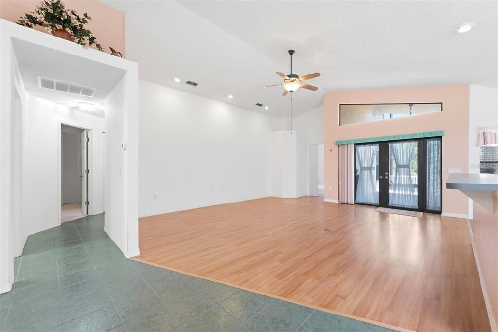 En Venta: $210,000 (3 camas, 2 baños, 1971 Pies cuadrados)