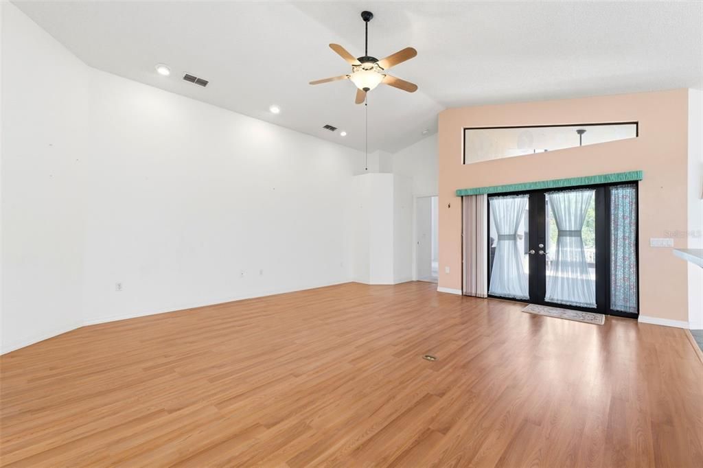 En Venta: $210,000 (3 camas, 2 baños, 1971 Pies cuadrados)