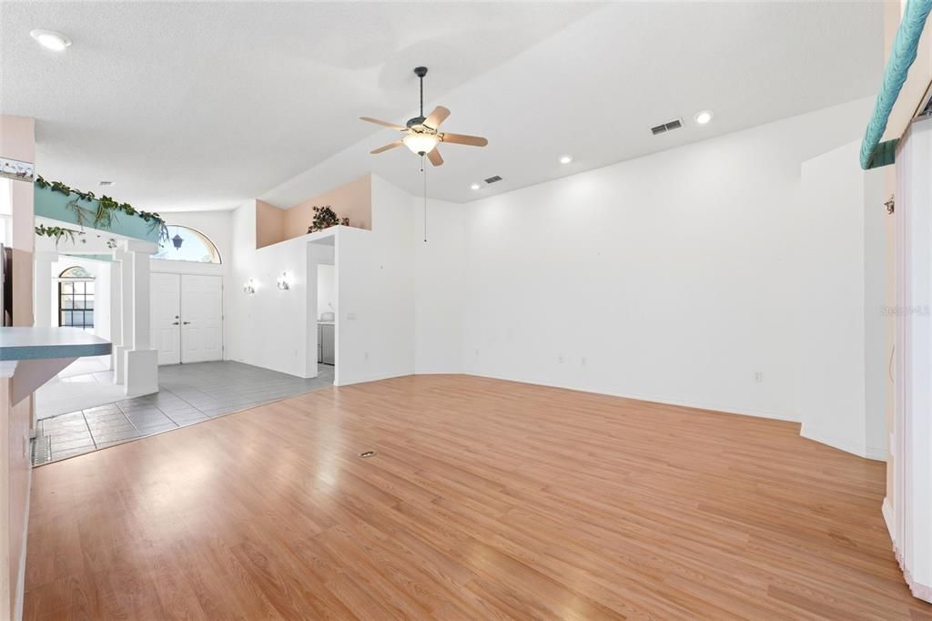 En Venta: $210,000 (3 camas, 2 baños, 1971 Pies cuadrados)
