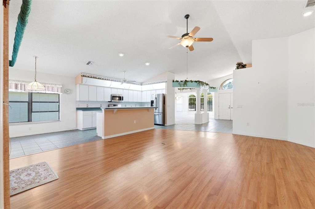 En Venta: $210,000 (3 camas, 2 baños, 1971 Pies cuadrados)