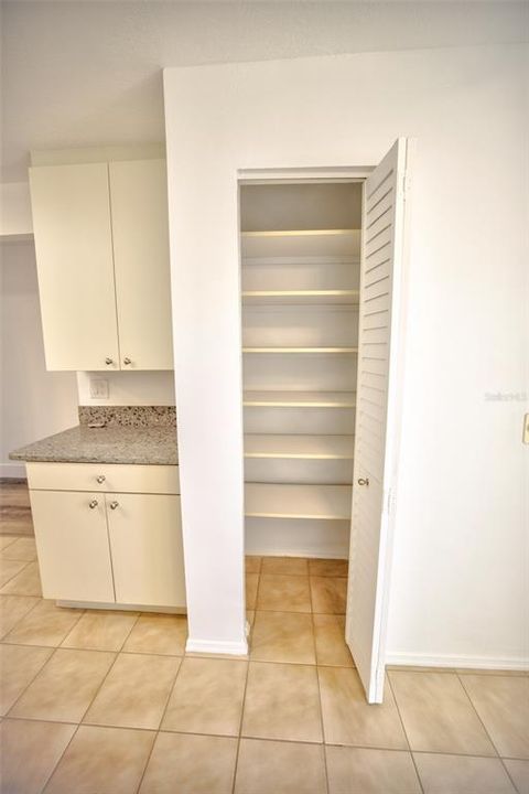 En Venta: $369,000 (2 camas, 2 baños, 1400 Pies cuadrados)