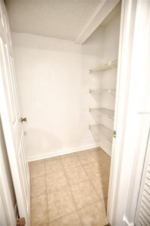 En Venta: $369,000 (2 camas, 2 baños, 1400 Pies cuadrados)