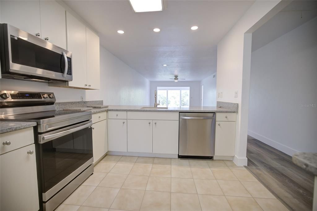 En Venta: $369,000 (2 camas, 2 baños, 1400 Pies cuadrados)