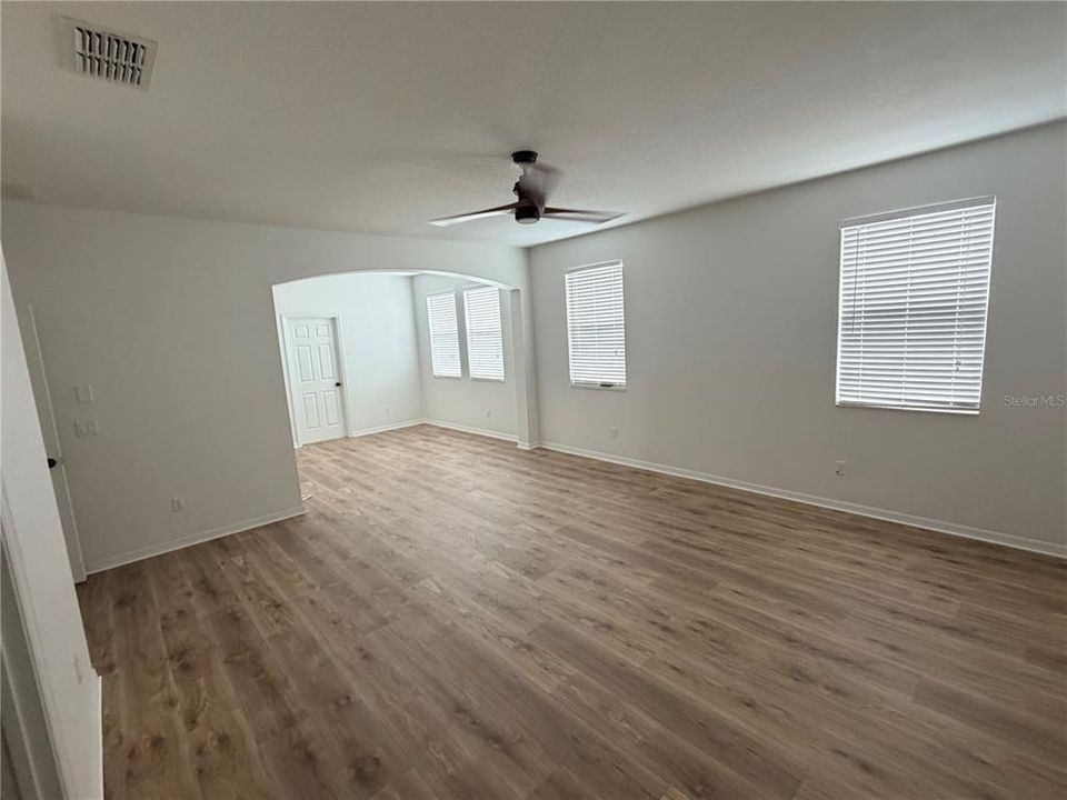 Active With Contract: $769,900 (5 beds, 3 baths, 3566 Square Feet)