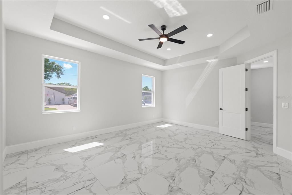 En Venta: $975,000 (4 camas, 3 baños, 3042 Pies cuadrados)