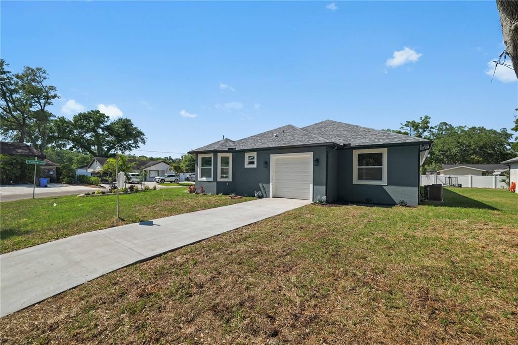 En Venta: $975,000 (4 camas, 3 baños, 3042 Pies cuadrados)