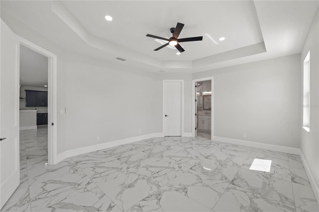En Venta: $975,000 (4 camas, 3 baños, 3042 Pies cuadrados)