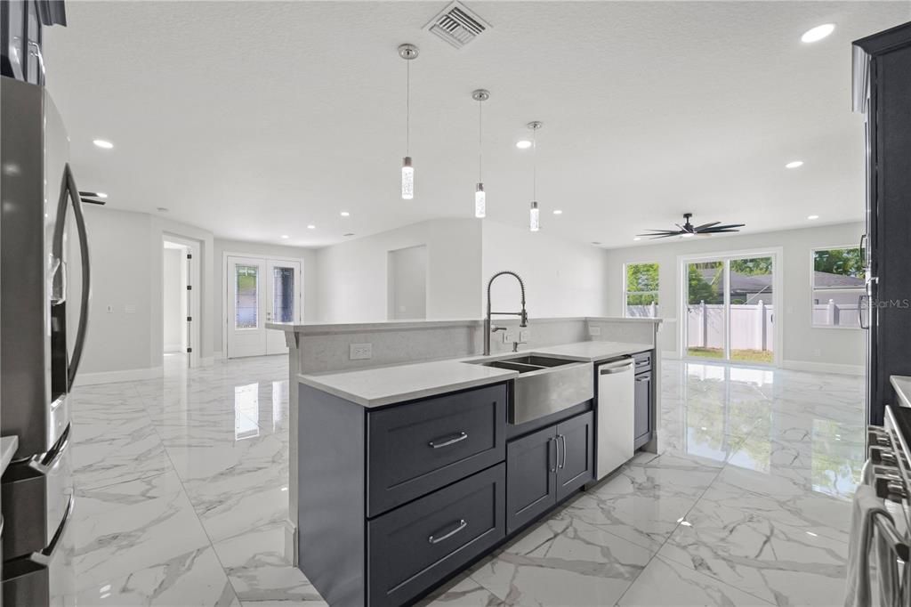 En Venta: $975,000 (4 camas, 3 baños, 3042 Pies cuadrados)