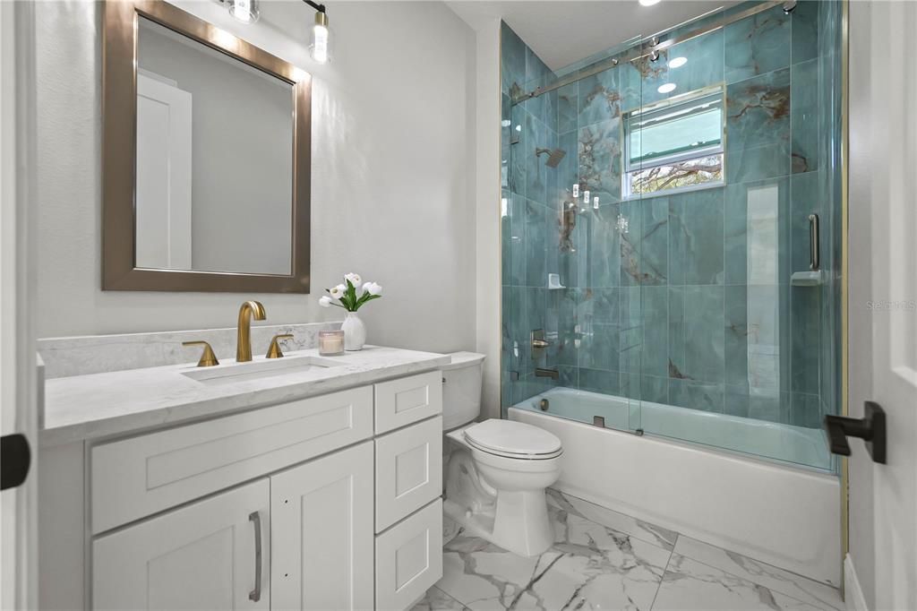 En Venta: $975,000 (4 camas, 3 baños, 3042 Pies cuadrados)