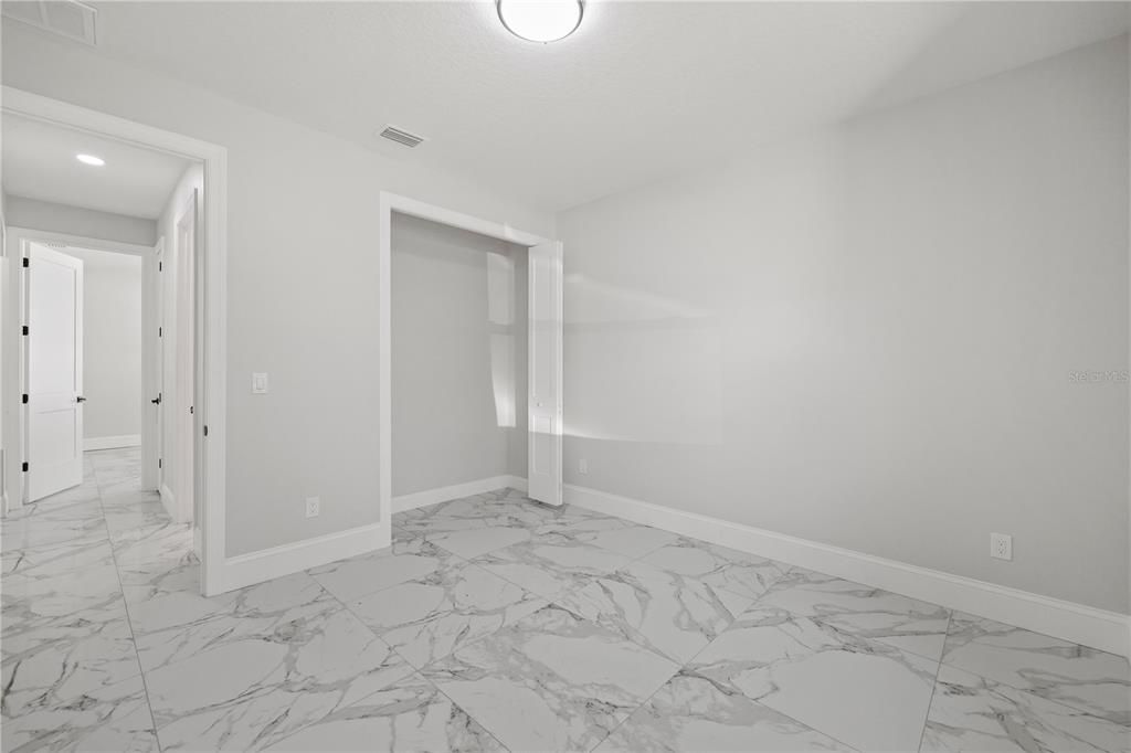 En Venta: $975,000 (4 camas, 3 baños, 3042 Pies cuadrados)