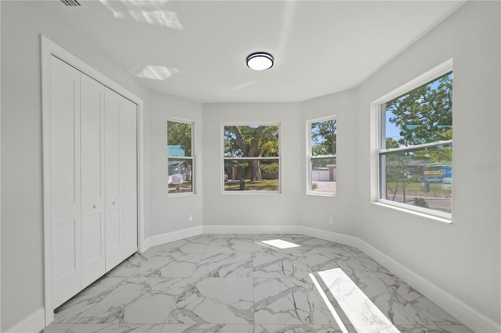 En Venta: $975,000 (4 camas, 3 baños, 3042 Pies cuadrados)
