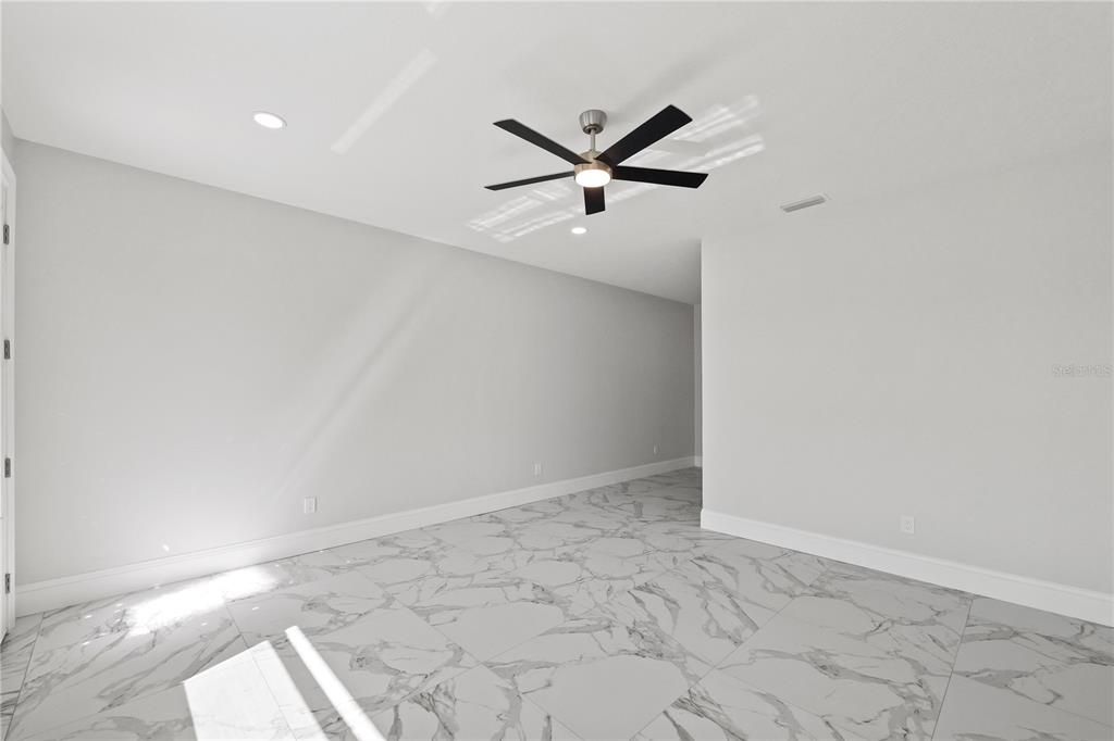 En Venta: $975,000 (4 camas, 3 baños, 3042 Pies cuadrados)