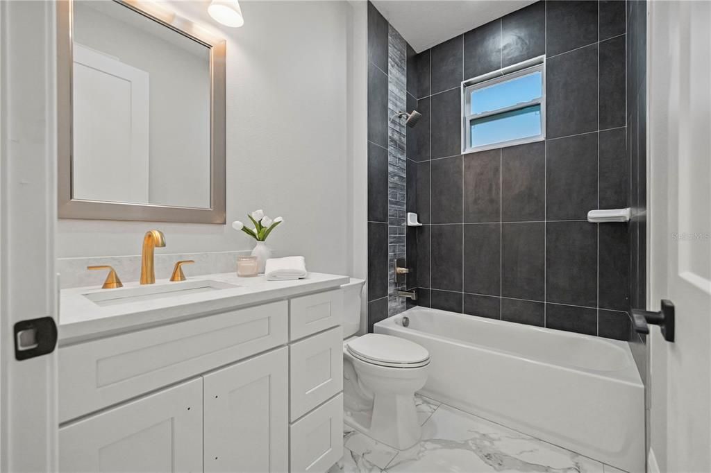 En Venta: $975,000 (4 camas, 3 baños, 3042 Pies cuadrados)