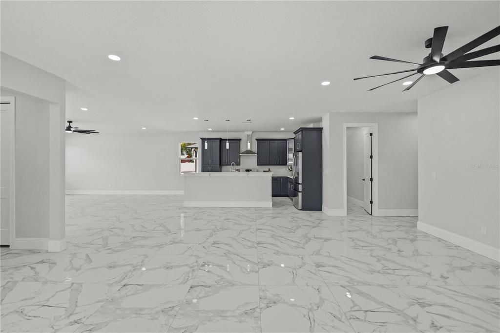 En Venta: $975,000 (4 camas, 3 baños, 3042 Pies cuadrados)