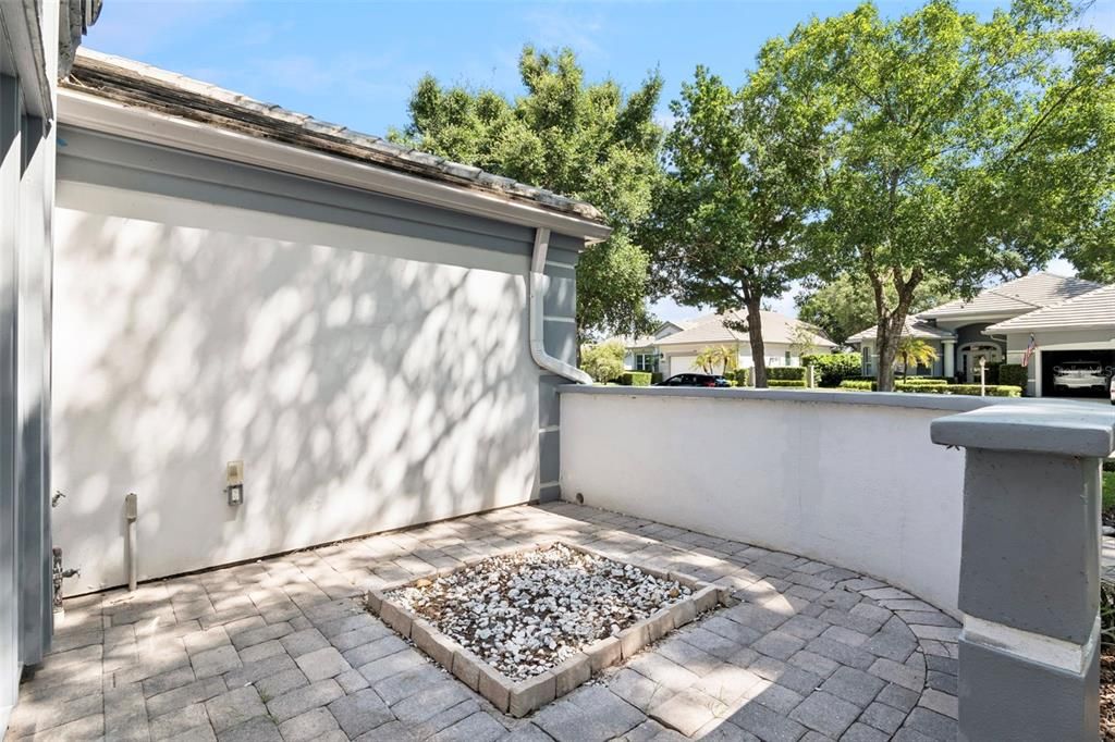 For Sale: $630,000 (2 beds, 2 baths, 2008 Square Feet)