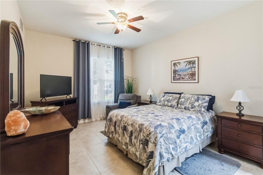 Active With Contract: $249,900 (3 beds, 2 baths, 1433 Square Feet)