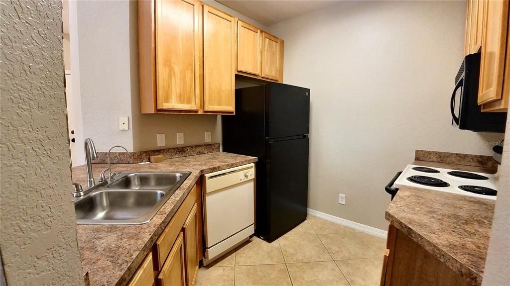 For Sale: $165,000 (1 beds, 1 baths, 769 Square Feet)