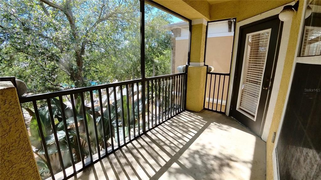 For Sale: $165,000 (1 beds, 1 baths, 769 Square Feet)