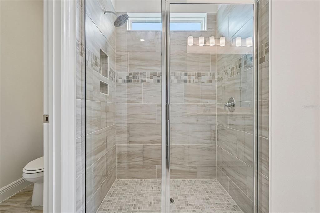 Activo con contrato: $364,690 (4 camas, 2 baños, 1908 Pies cuadrados)