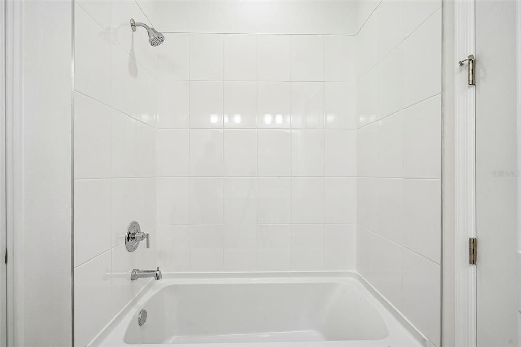 Activo con contrato: $364,690 (4 camas, 2 baños, 1908 Pies cuadrados)