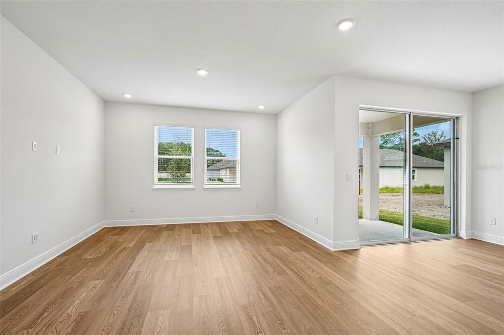 Activo con contrato: $364,690 (4 camas, 2 baños, 1908 Pies cuadrados)