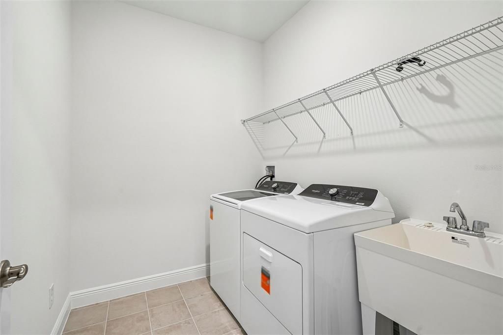 Activo con contrato: $364,690 (4 camas, 2 baños, 1908 Pies cuadrados)