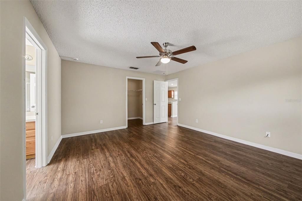 For Sale: $304,900 (3 beds, 2 baths, 1942 Square Feet)