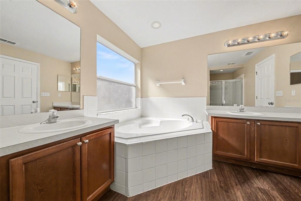 For Sale: $304,900 (3 beds, 2 baths, 1942 Square Feet)