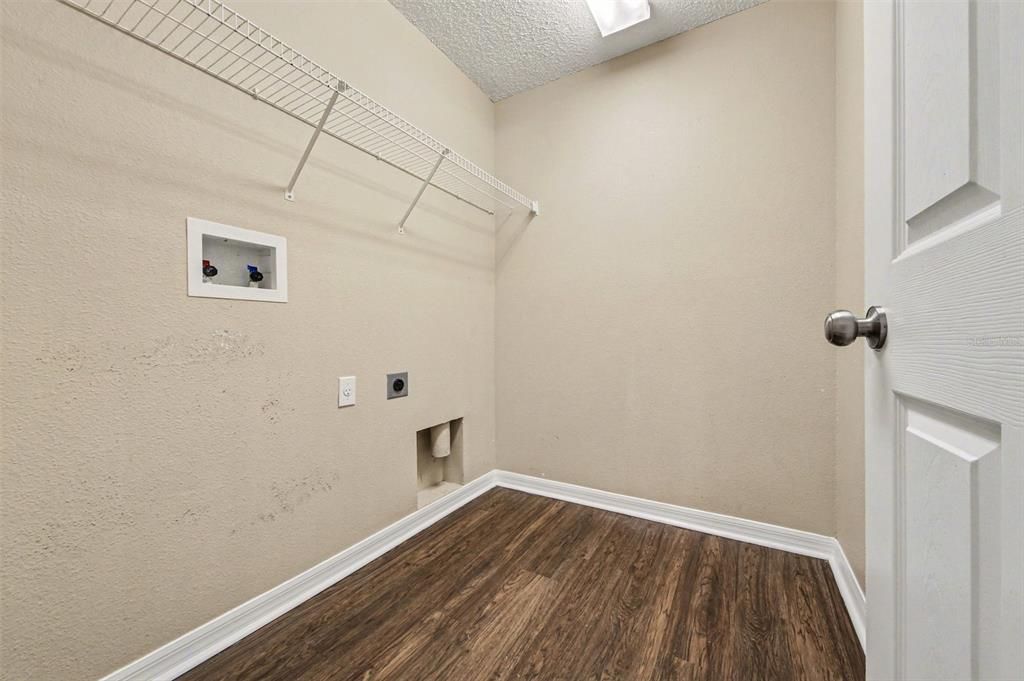 For Sale: $304,900 (3 beds, 2 baths, 1942 Square Feet)