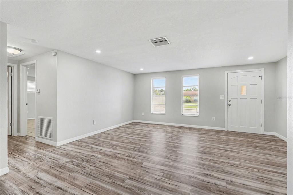 En Venta: $295,000 (3 camas, 2 baños, 1408 Pies cuadrados)
