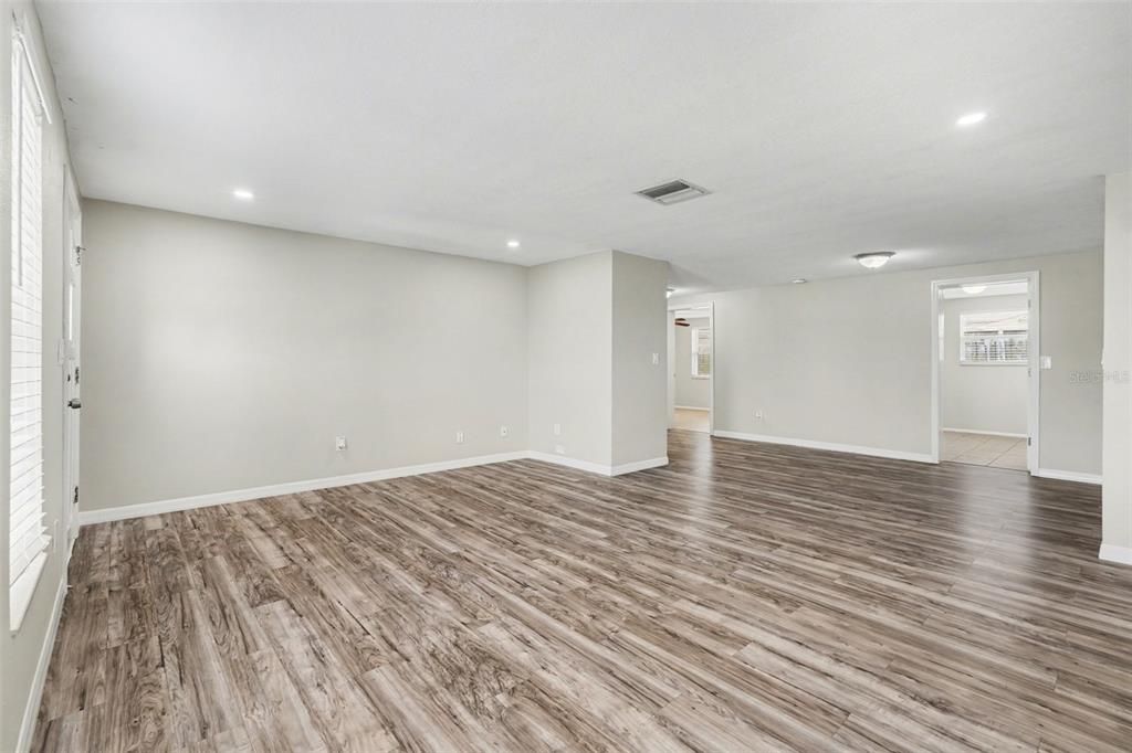 En Venta: $295,000 (3 camas, 2 baños, 1408 Pies cuadrados)