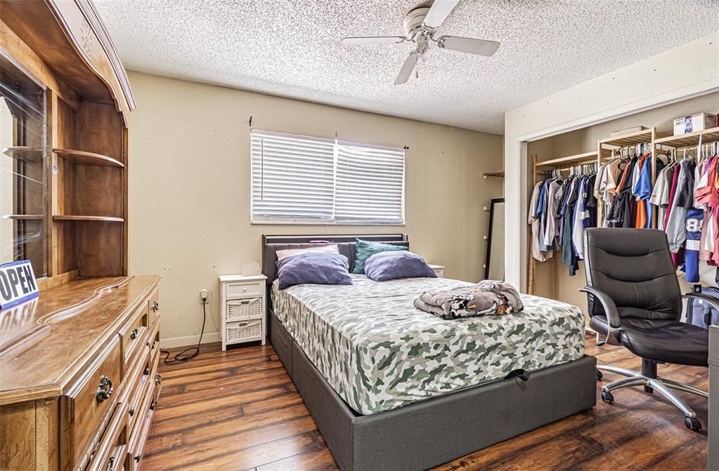 Active With Contract: $329,900 (4 beds, 2 baths, 2208 Square Feet)