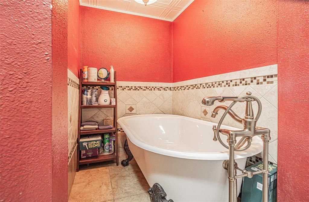 Active With Contract: $329,900 (4 beds, 2 baths, 2208 Square Feet)
