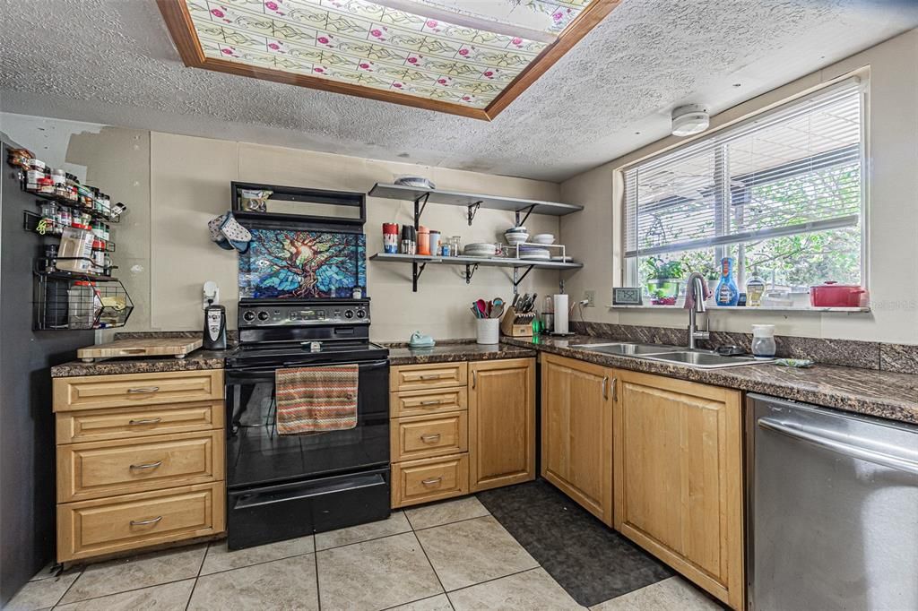 Active With Contract: $329,900 (4 beds, 2 baths, 2208 Square Feet)