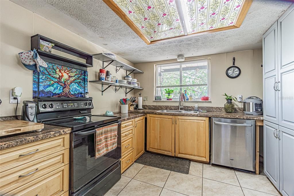 Active With Contract: $329,900 (4 beds, 2 baths, 2208 Square Feet)