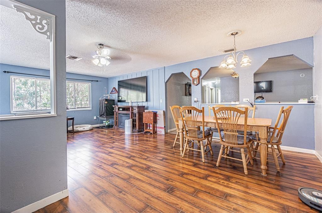 Active With Contract: $329,900 (4 beds, 2 baths, 2208 Square Feet)